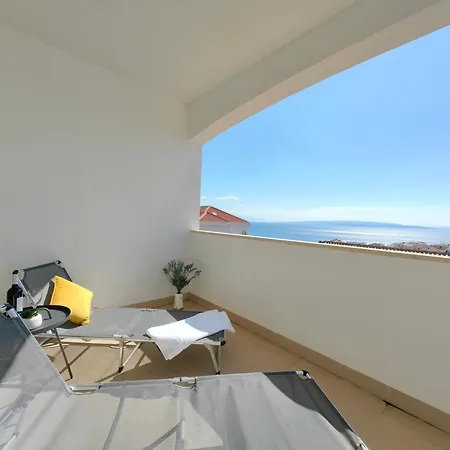 Apartment With Shared Pool Trogir