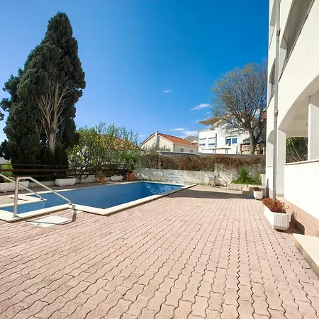 Apartment With Shared Pool *