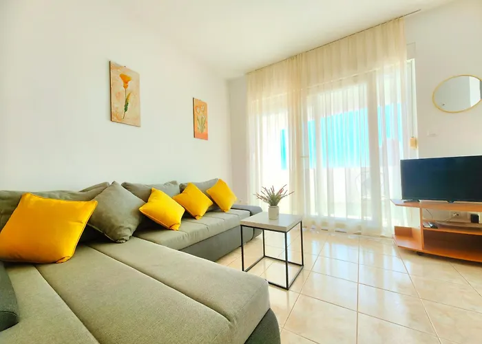 With Shared Pool Lägenhet *