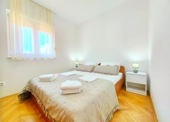 With Shared Pool Lägenhet