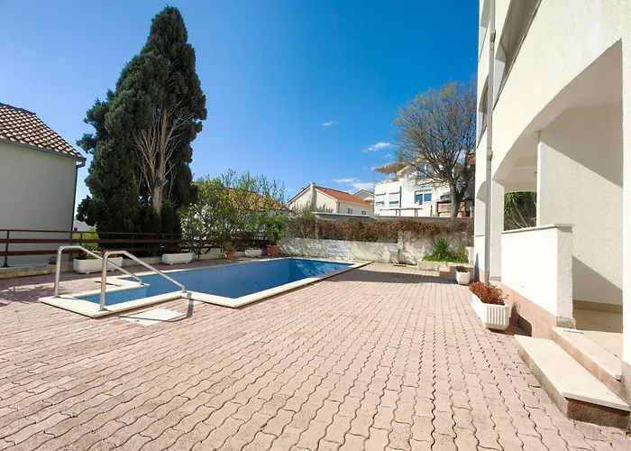 Lägenhet With Shared Pool *